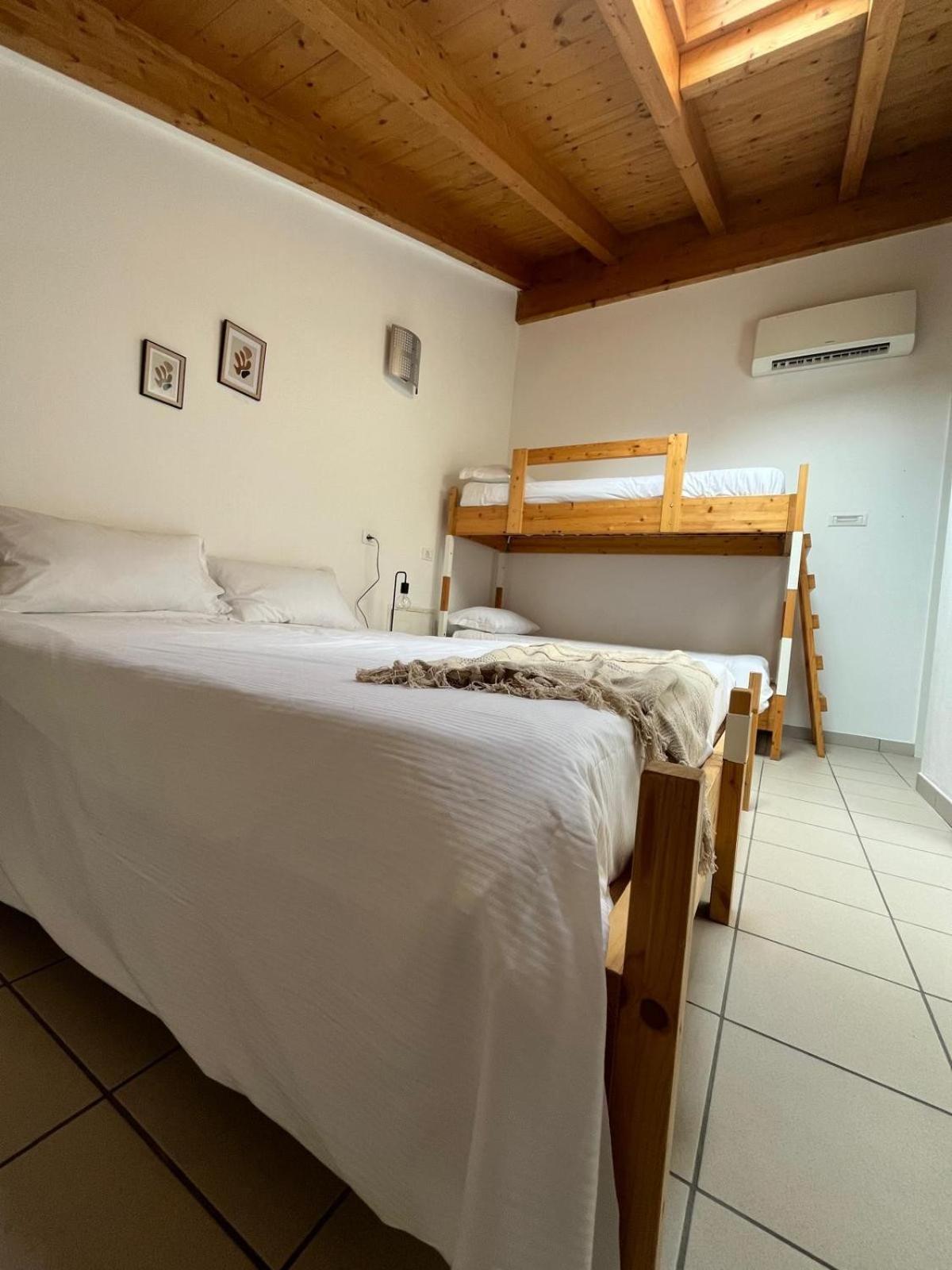 Ostello Casa Rossa Laveno-Mombello Exteriér fotografie
