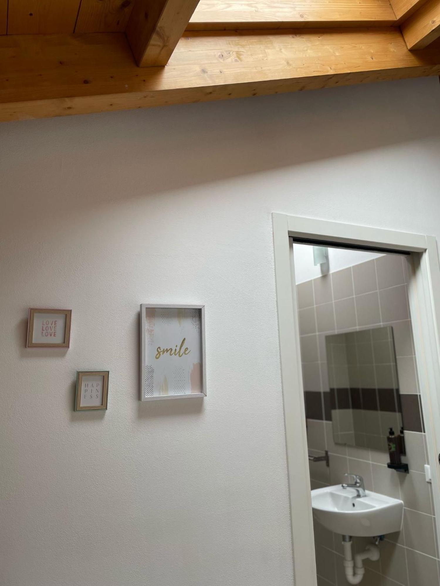 Ostello Casa Rossa Laveno-Mombello Exteriér fotografie