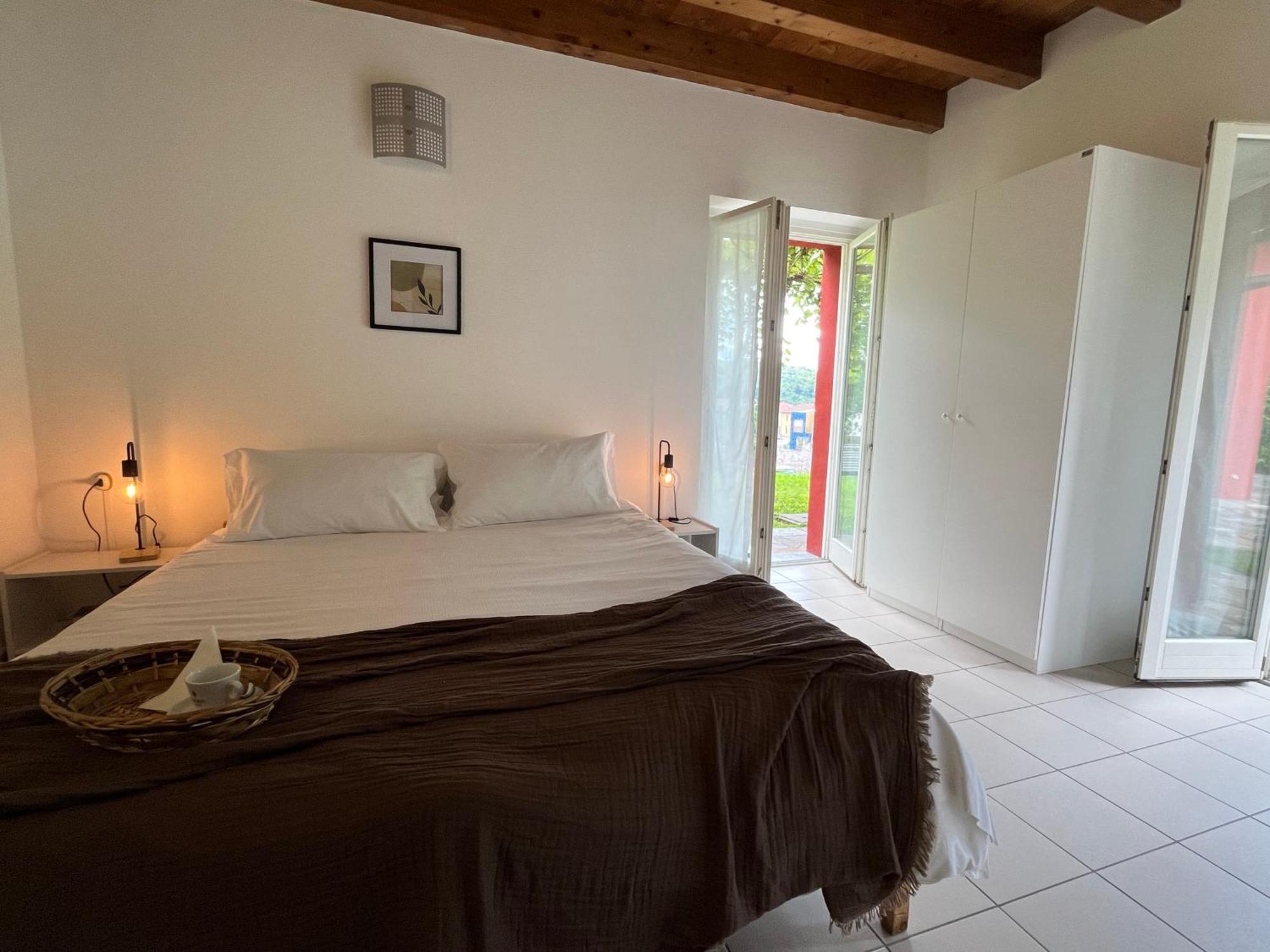 Ostello Casa Rossa Laveno-Mombello Exteriér fotografie