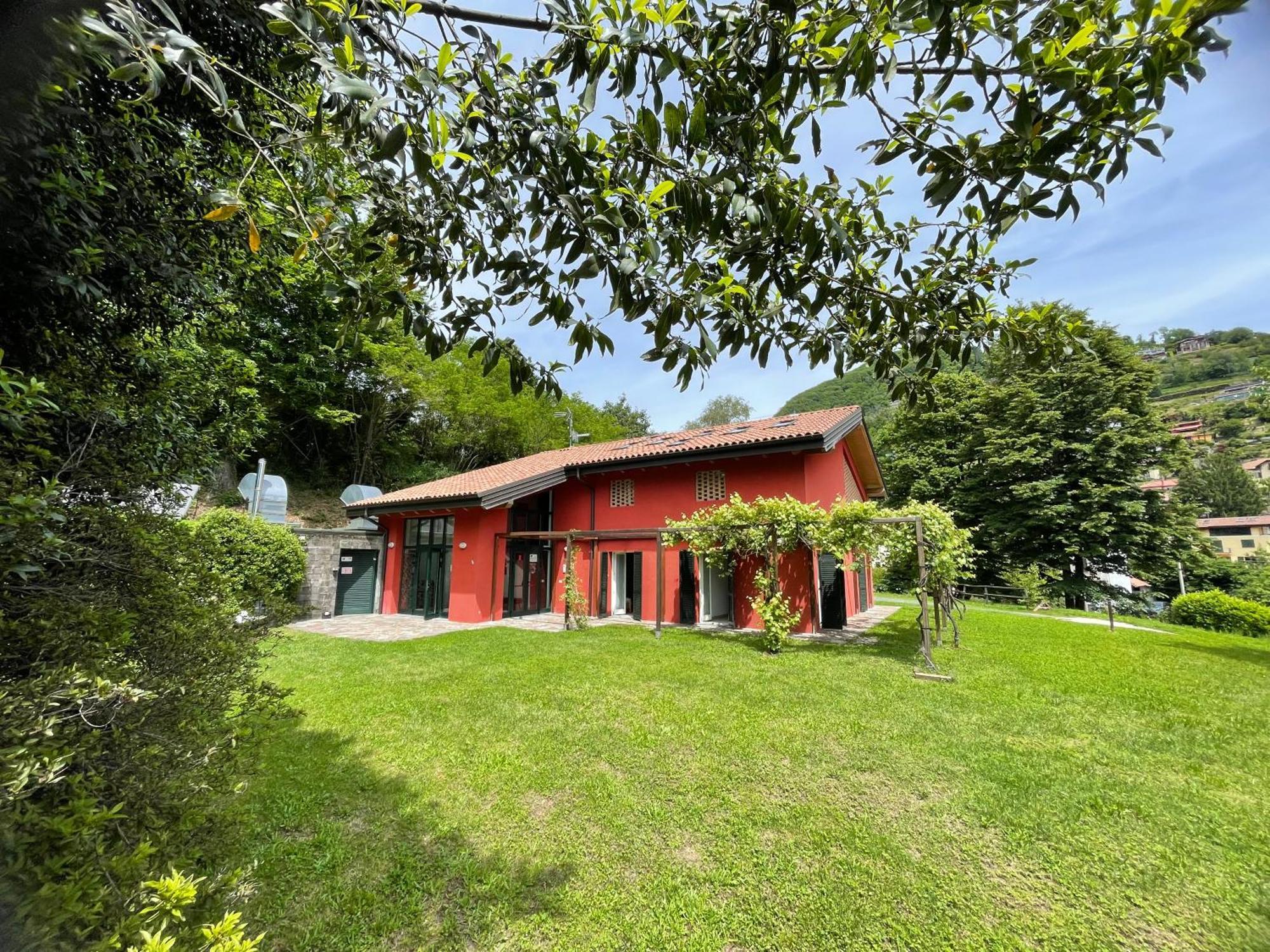 Ostello Casa Rossa Laveno-Mombello Exteriér fotografie