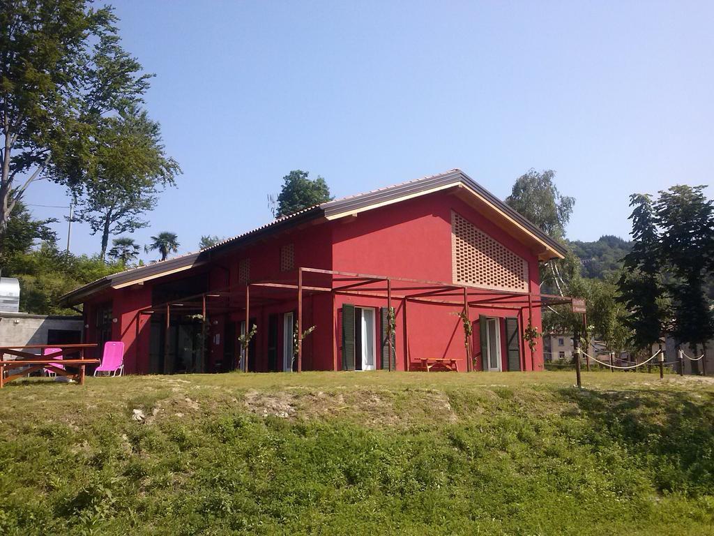 Ostello Casa Rossa Laveno-Mombello Exteriér fotografie