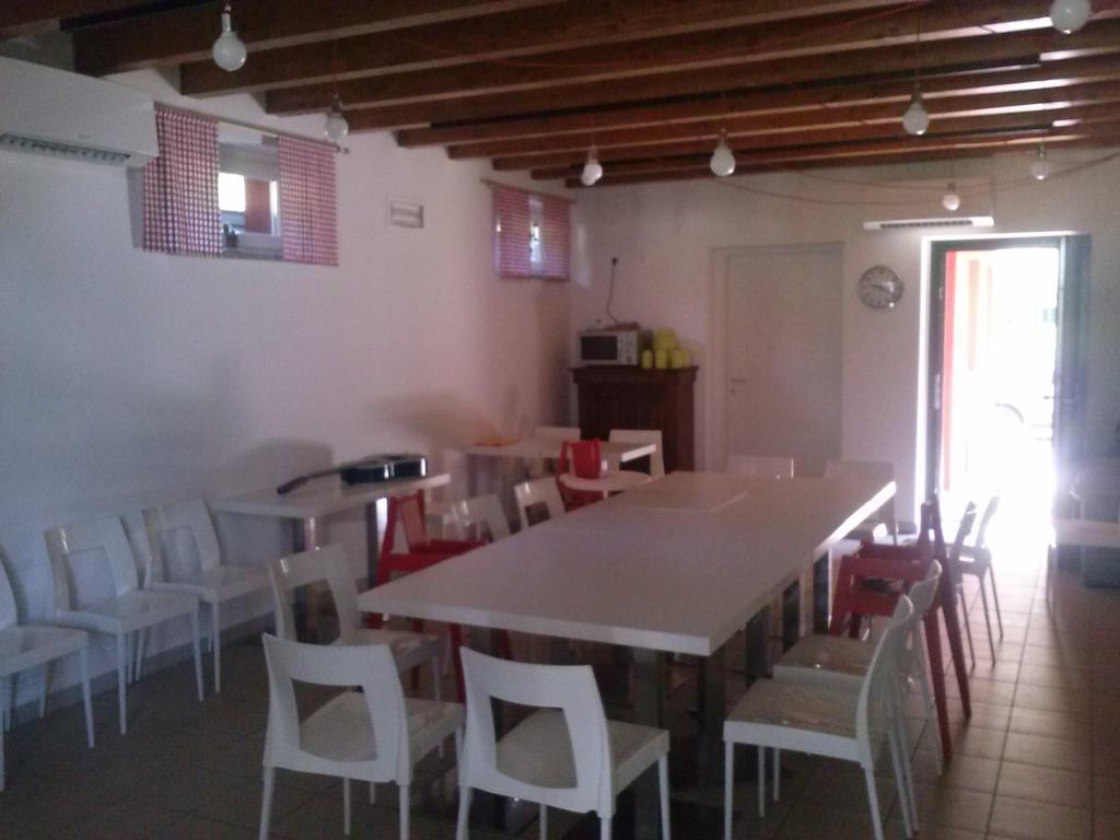 Ostello Casa Rossa Laveno-Mombello Exteriér fotografie