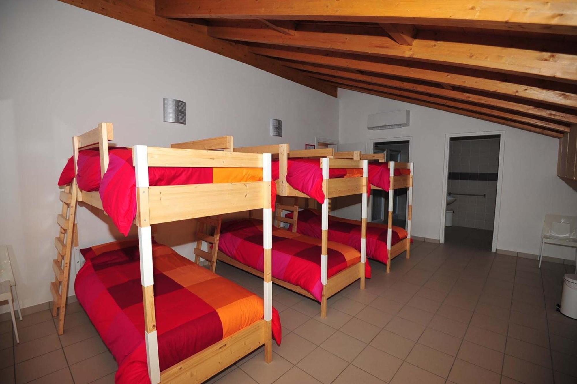 Ostello Casa Rossa Laveno-Mombello Exteriér fotografie