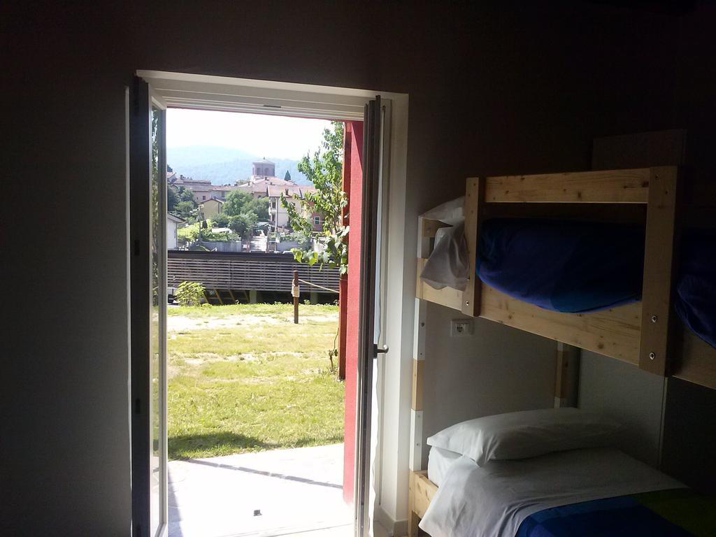 Ostello Casa Rossa Laveno-Mombello Exteriér fotografie