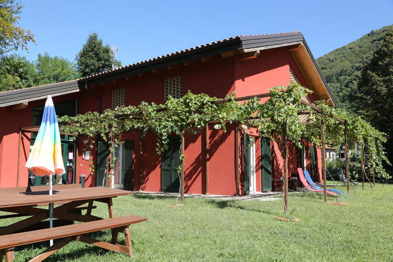Ostello Casa Rossa Laveno-Mombello Exteriér fotografie
